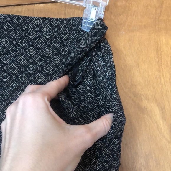 Pure Silk black and white flowy pants - Picture 5 of 8